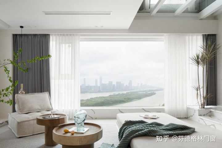落地窗防护栏杆高度_客厅落地窗高度_落地窗高度
