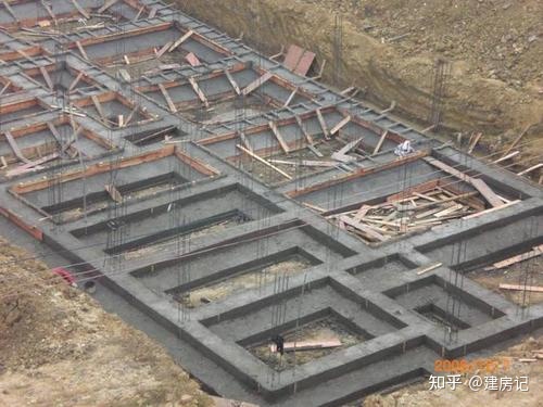 基础和地基的关系_地基基础_岩石地基上的独立基础