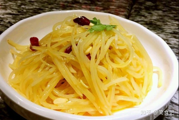 家常青椒土豆丝的做法_青椒土豆丝的做法100字左右_青椒土豆丝的做法