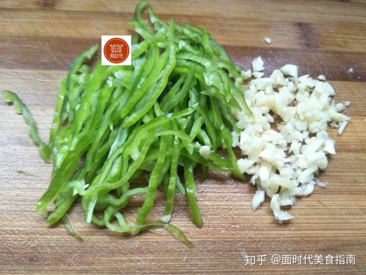 青椒土豆丝的做法_青椒炒土豆丝的做法_青椒土豆丝的做法100字左右
