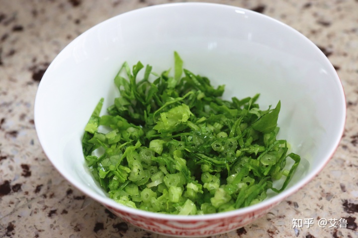 膏药熬制视频怎么熬制_烩面料秘方与熬制方法_鱼鳞冻的熬制方法