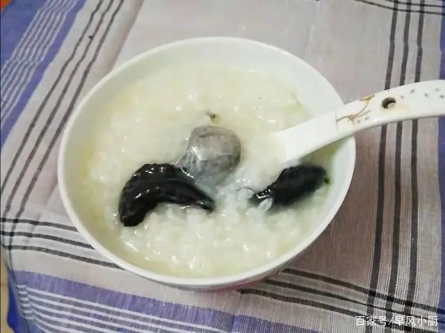 煮白粥米水比例_普通白粥怎么煮_电饭煲煮白粥放多少水