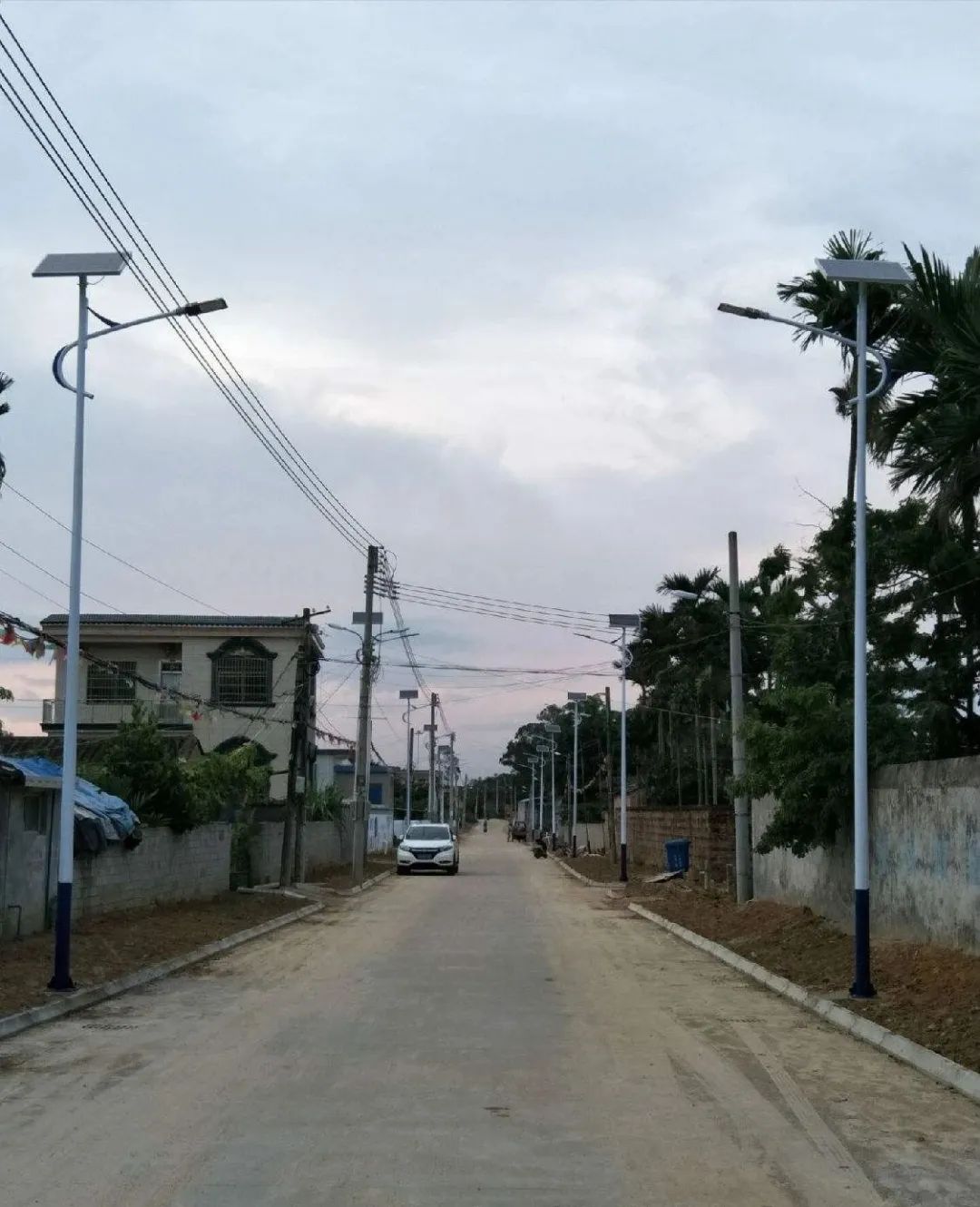 路灯一般多高_led路灯功率一般多大_亮化路灯一般多少米装一盏
