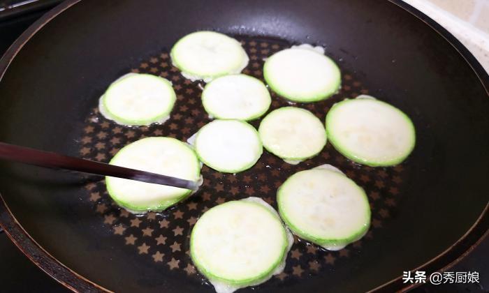 西红柿鸡蛋饼的做法_西红柿鸡蛋面的做法_圆白菜西红柿鸡蛋炒饼