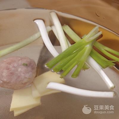 红烧菜梗子的家常做法_红烧红烧猫肉的做法_红烧丸子的做法