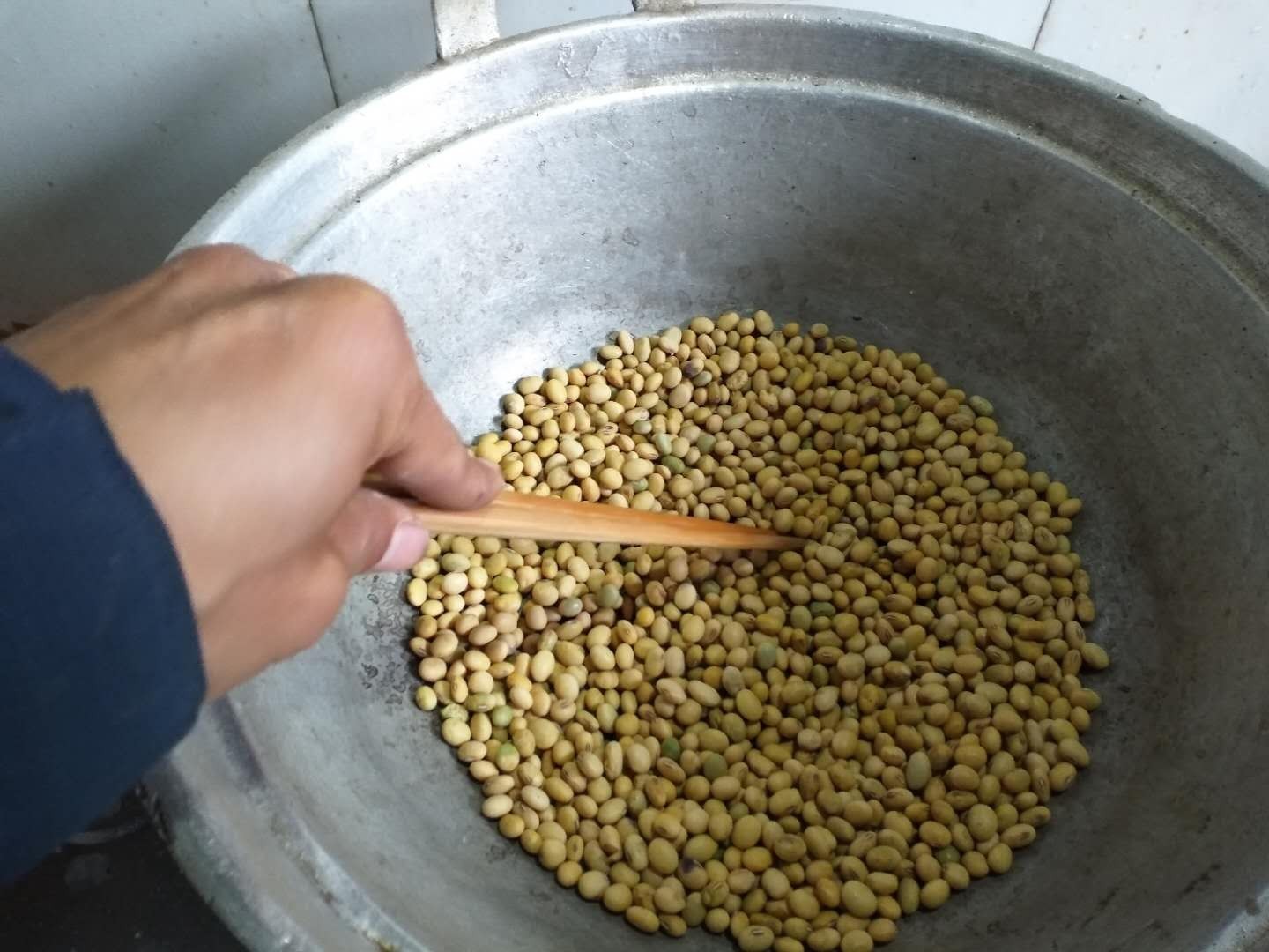 二月二炒黄豆怎么做_干黄豆怎么炒又酥又脆_黄豆炒肉的做法
