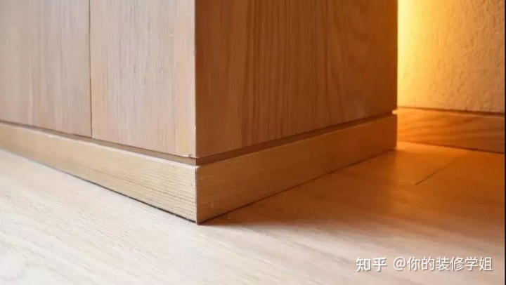 楼梯踢脚线_楼梯踏步前缘线_木地板踢脚线的高度