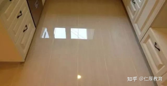 楼梯脚线45度角效果图_楼梯装修效楼梯楼梯设计_楼梯踢脚线