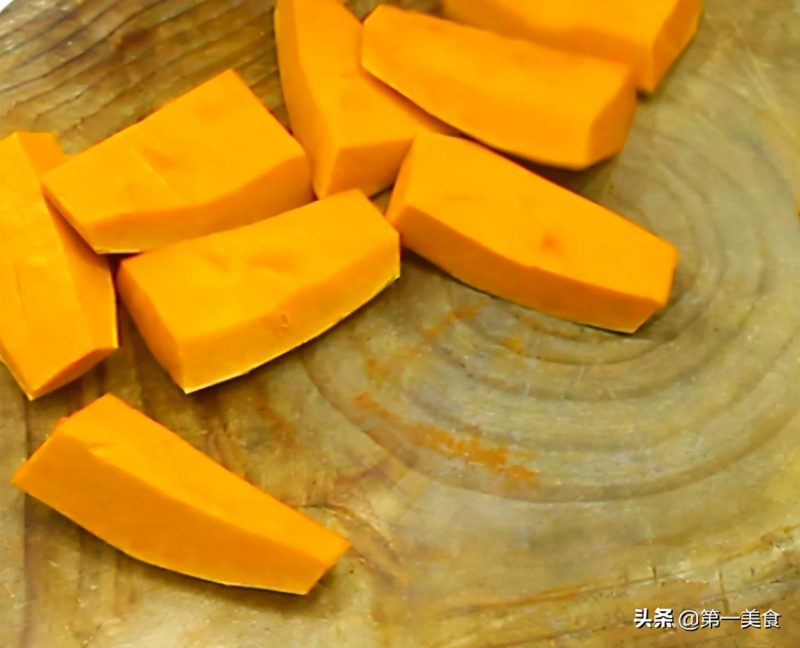 家庭南瓜饼的简易做法（分享酥软甜糯的南瓜饼）