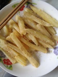 炸红薯条怎么炸比较脆_怎么炸出的薯条像肯德基一样_炸薯条的做法