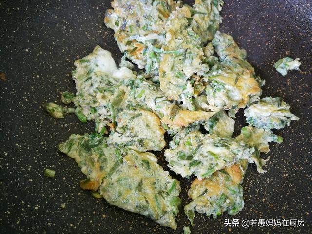香椿炒鸡蛋怎么炒好吃（香椿炒鸡蛋最家常的做法）(9)