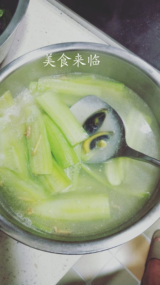 黄瓜虾仁汤的做法大全_皮蛋黄瓜汤的做法步骤_老黄瓜汤清汤的做法