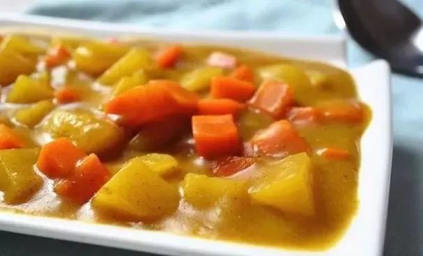咖喱鸡块土豆饭的做法_牛肉土豆咖喱的家常做法_咖喱土豆的做法