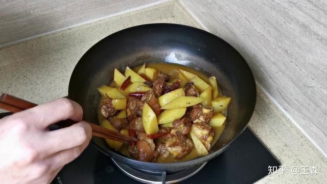 土豆炒青椒怎么做好吃_青椒土豆肉丝怎么炒好吃_青椒炒猪肝怎么炒好吃