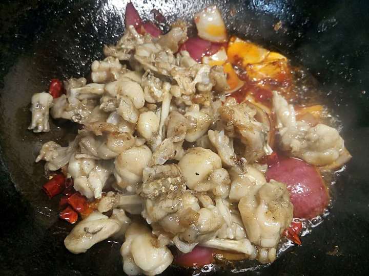 炒牛蛙怎么炒好吃_尖椒炒牛蛙_炒田螺怎么炒好吃