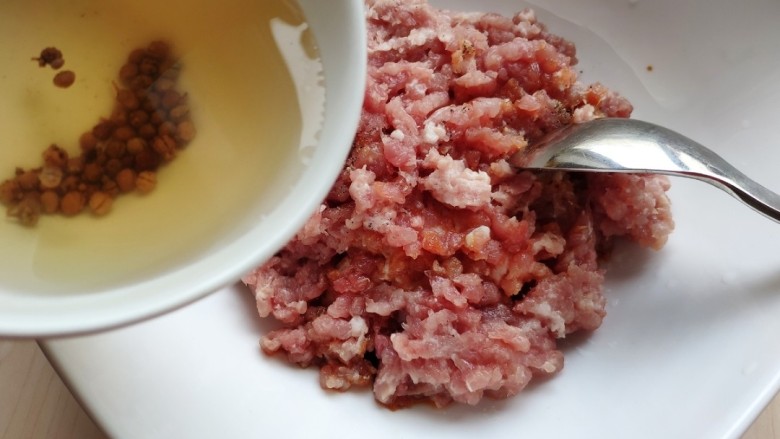 香菇鸡肉饺子馅怎么调_香菇馅饺子香菇用焯水吗_鸡肉黄瓜馅饺子的做法
